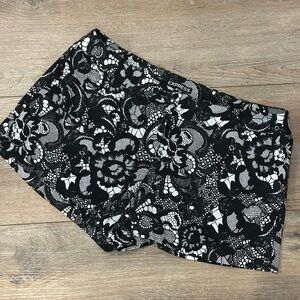 Express Silky Soft Dressy Shorts, Black & White Lace Print, Size 6